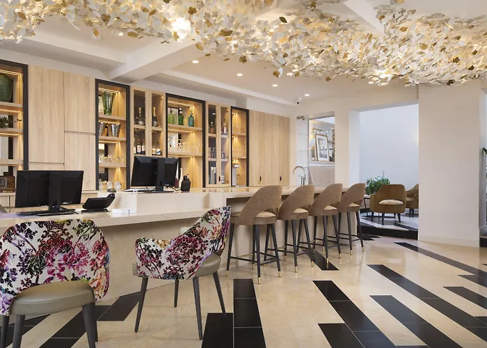 Hôtel des Champs-Elysées